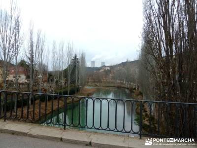 Monumento Natural Tetas de Viana - Trillo; mochilas trekking